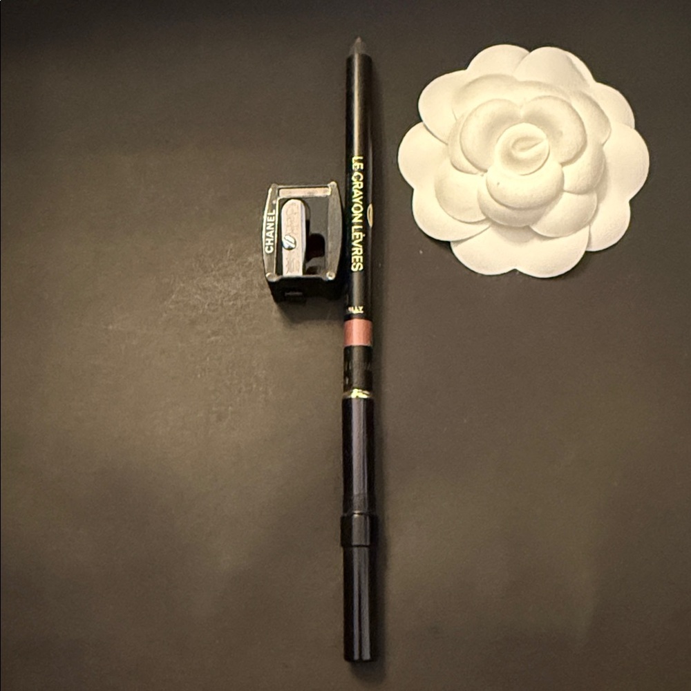 Chanel Precision Lip Definer - Picture 4 of 6